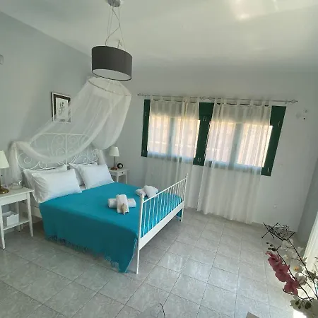 Paraskevi's - Center W/ Lovely Park View