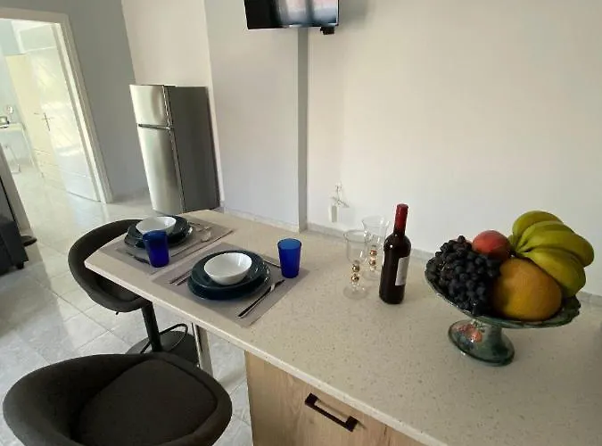 Paraskevi's - Center W/ Lovely Park View *