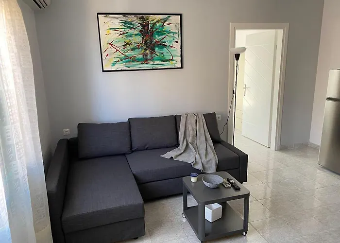 Paraskevi's - Center W/ Lovely Park View