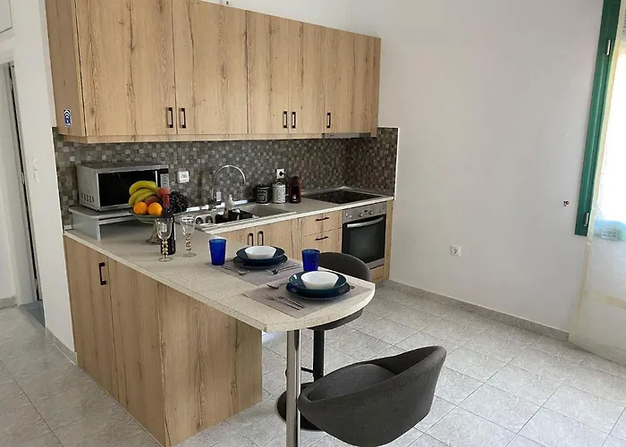 Paraskevi's - Center W/ Lovely Park View *